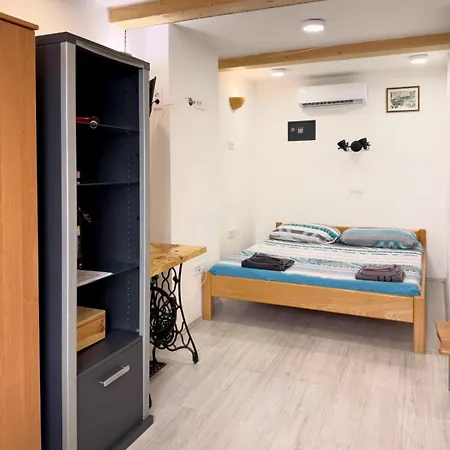 Main Street Dutch Vintage アパート リエカ