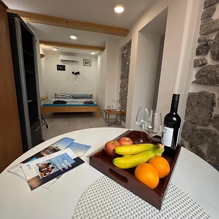 Main Street Dutch Vintage