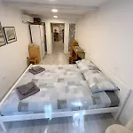Main Street Dutch Vintage Apartment *