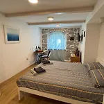 Main Street Dutch Vintage Apartment
