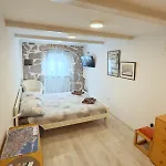 Main Street Dutch Vintage Apartment Rijeka