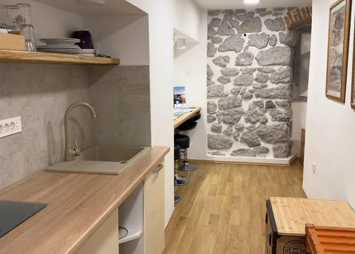 Main Street Dutch Vintage Apartment Rijeka