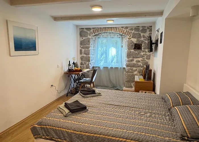 Main Street Dutch Vintage Apartment