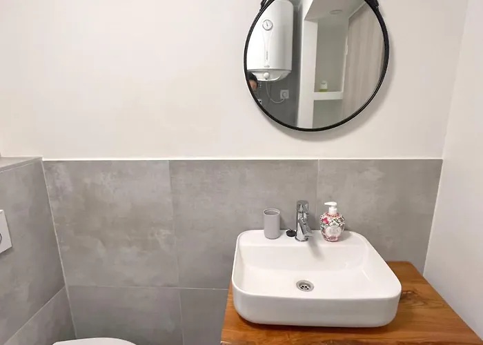 Main Street Dutch Vintage Apartment Rijeka