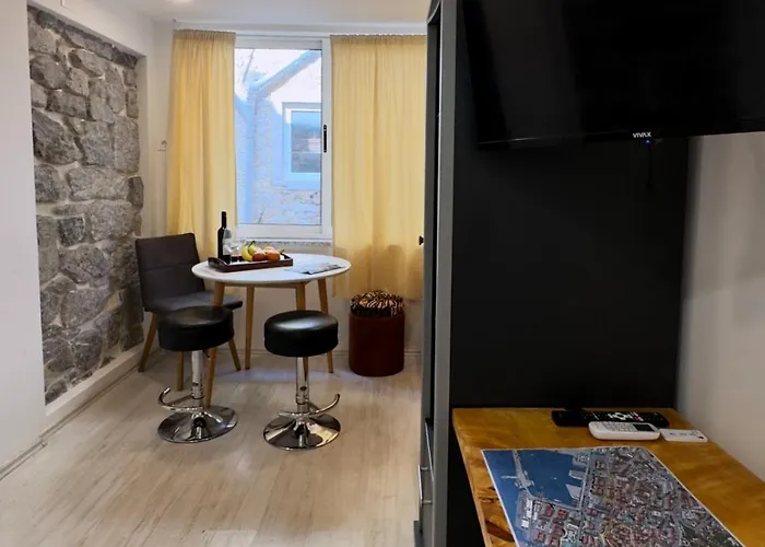 Main Street Dutch Vintage *