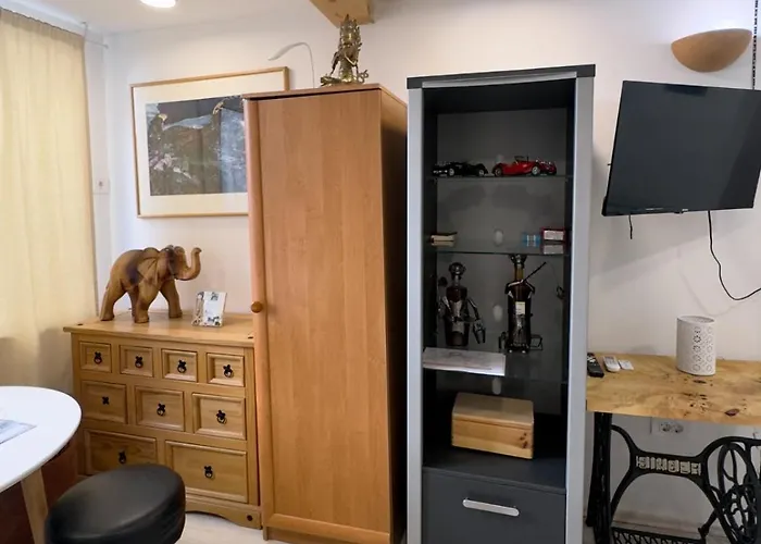 Main Street Dutch Vintage Apartment Rijeka