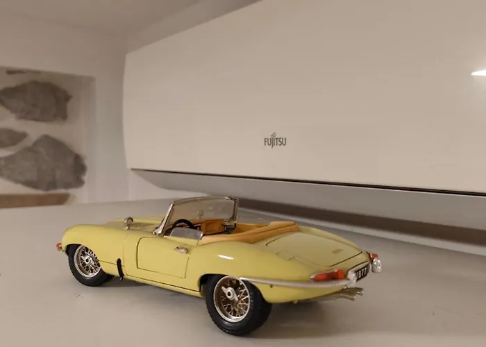 Main Street Dutch Vintage Apartment *